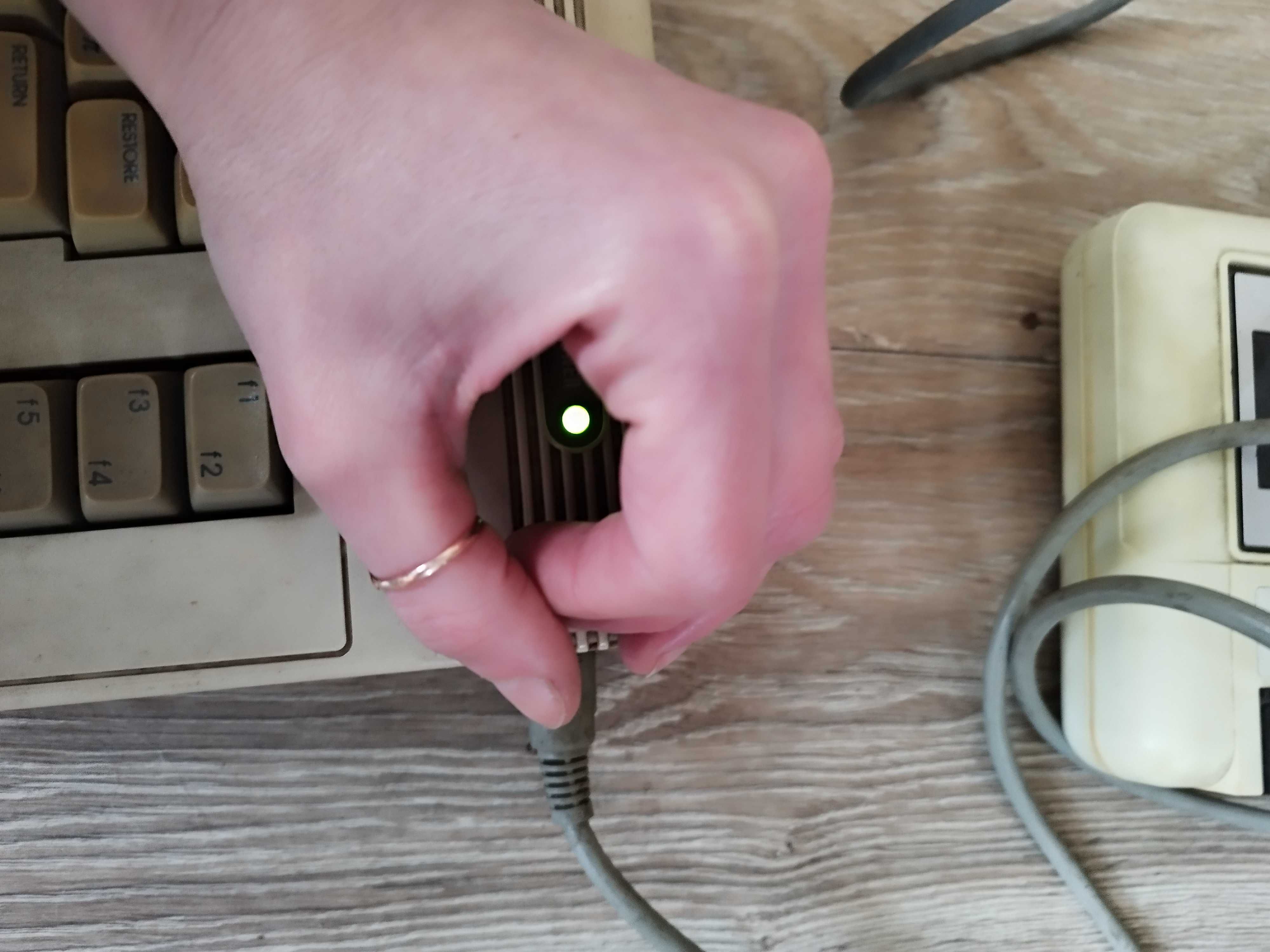 COMODORE 64 +kaseta+zasilacz+magnetofon i joystick