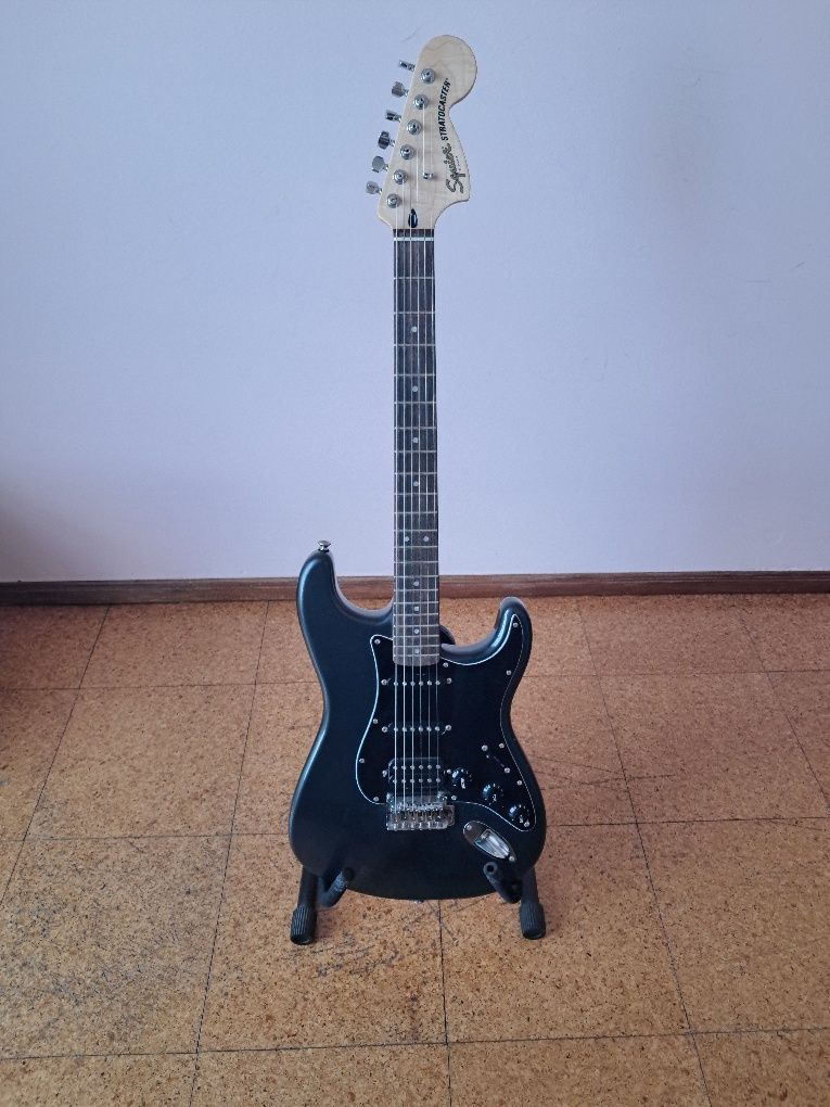 Fender Squier Stratocaster Affinity HSS Charcoal Frost Metallic
