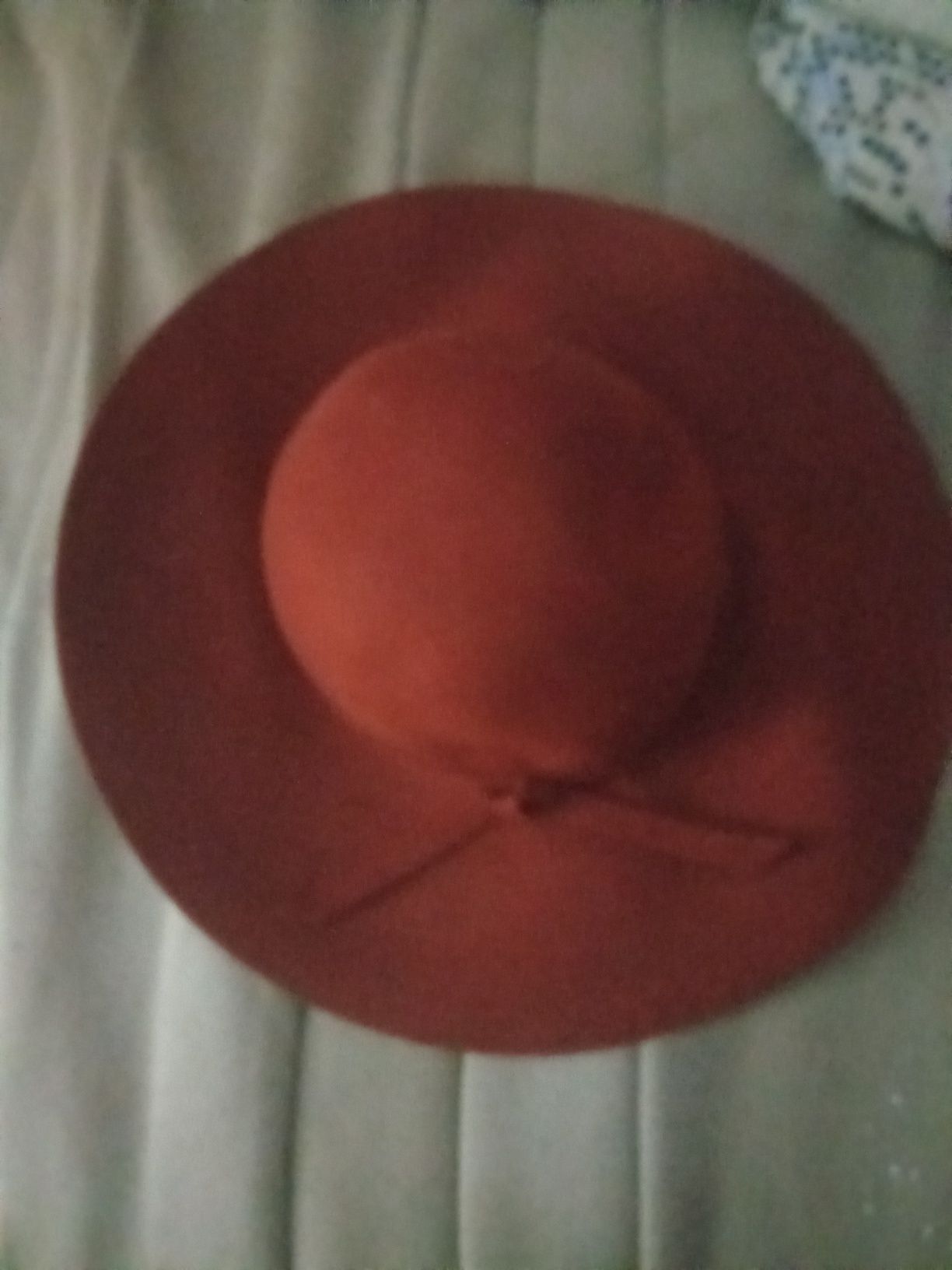 Vendo chapéus novos mulher