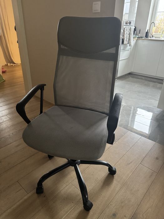 Fotel obrotowy szary biurowy