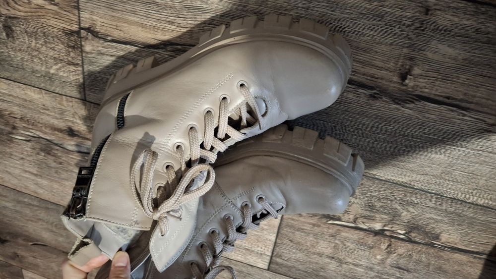 Ботинки ( жіночі)