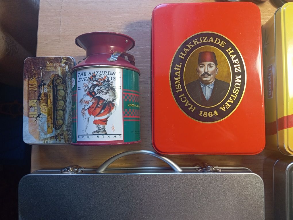 Коробки банки разные