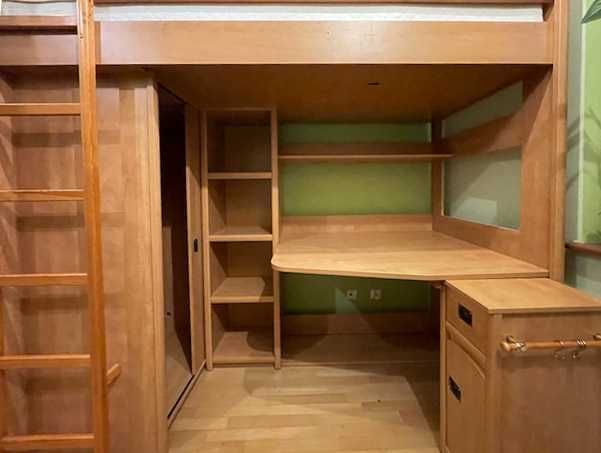 Łóżko piętrowe z biurkiem i szafa