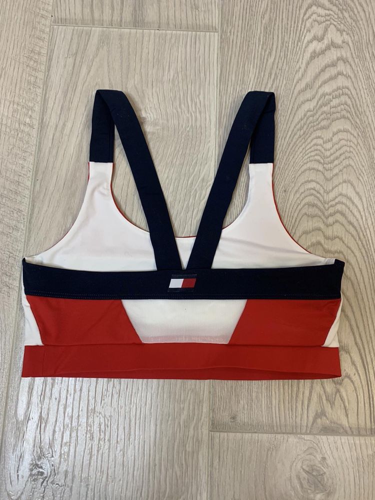 топ Tommy Hilfiger