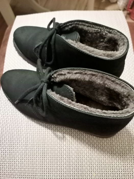 Ботинки чоловічі чорні з нубука на натуральному хутрі від Clarks