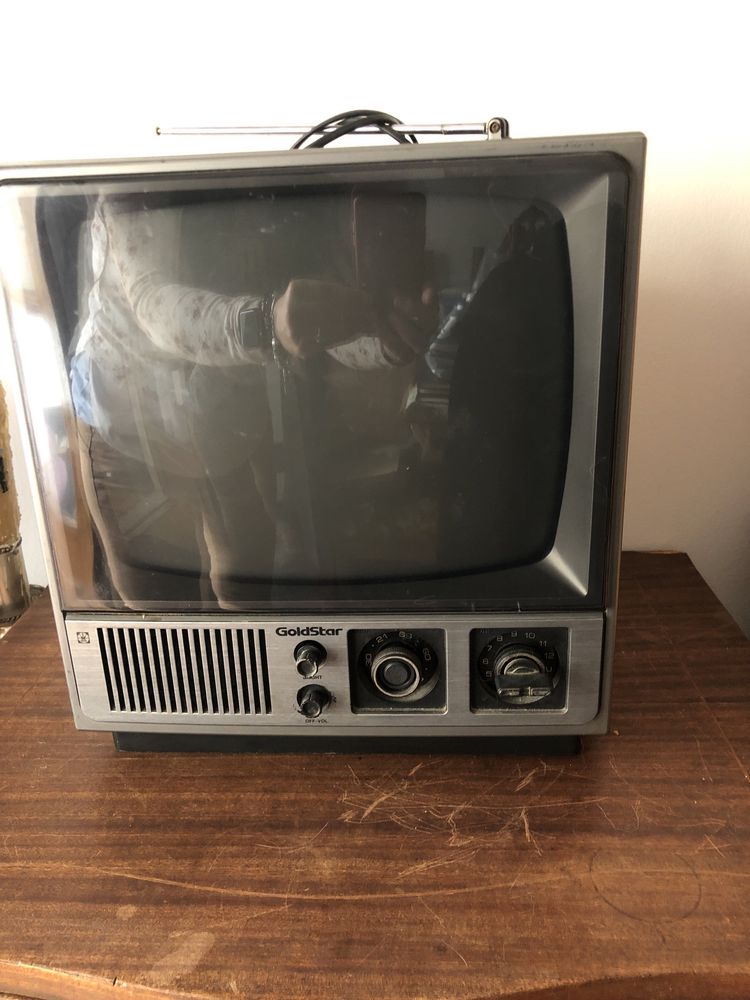 Vende se TV preto e branco