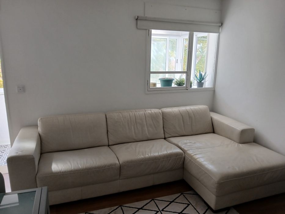 Sofá com chaise longue à direita