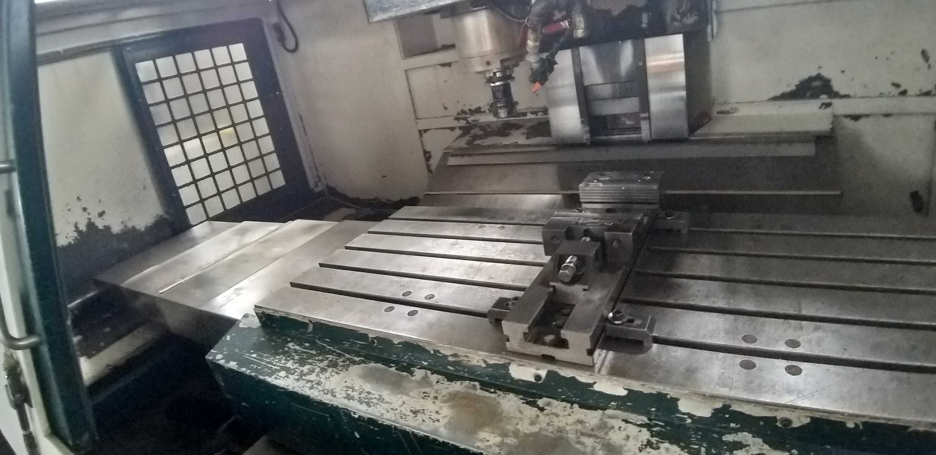 Centro de Maquinação CNC FEELER FV 1300A + CARRO DE LIMALHAS + CHILLER
