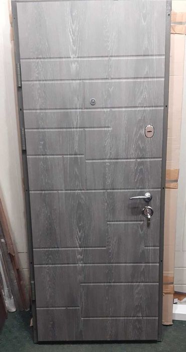 Входные двери для квартиры и улицы в наличии