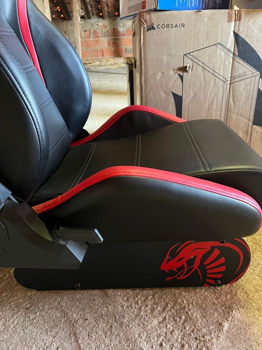 Cadeira backet e volante thrushmaster