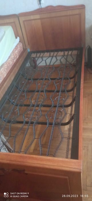 ліжко, тумба,  матрац,натур.дерево.під лаком.2200 грн.