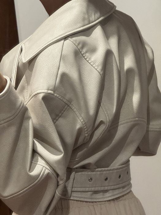Жіноча куртка Zara, косуха, молочний колір