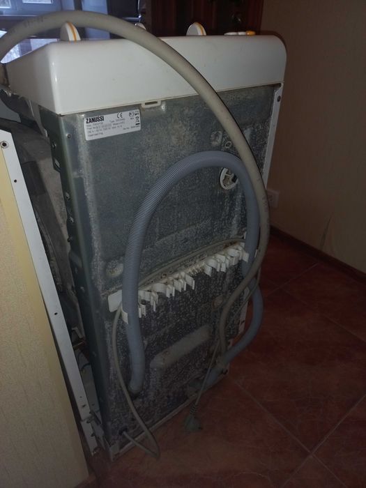 Продам пральну машинку Zanussi (Смарт 5кгАА) б/в на запчастини/ ремонт
