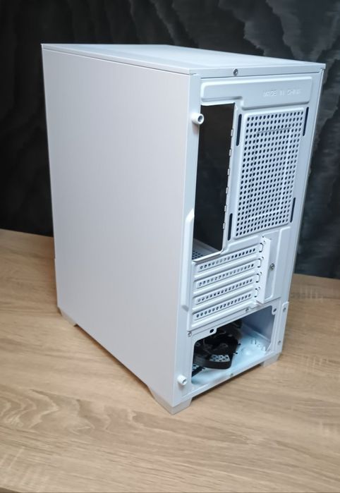Комп'ютерний корпус MSi