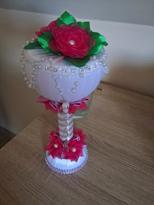 Kielich komunia święta wystruj stołu