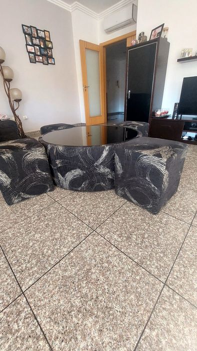 Mesa de centro + 4 puffs