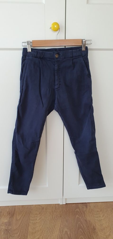 Granatowe jeansy spodnie zara galowe 134