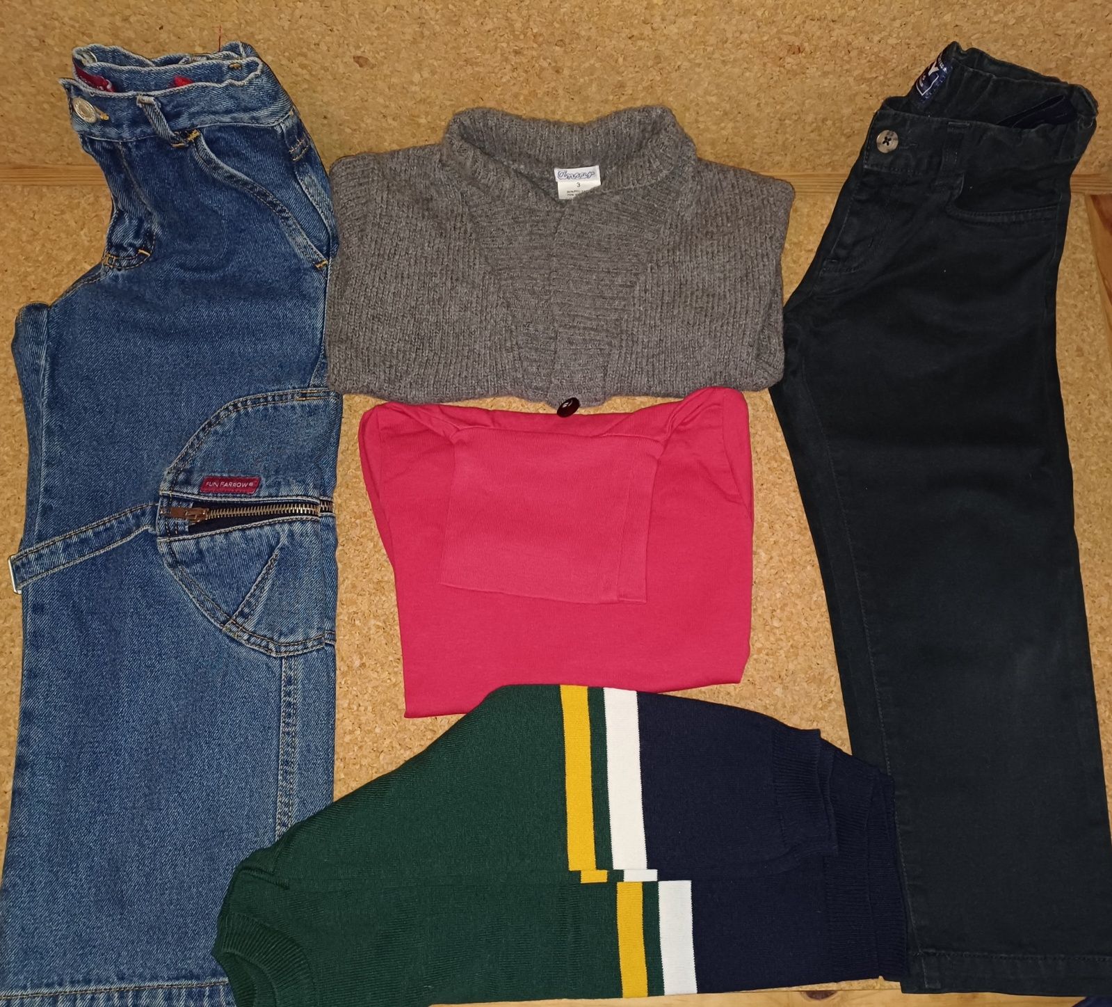 Conjunto de 27 roupas variadas 3/4 anos menino. Bom estado.