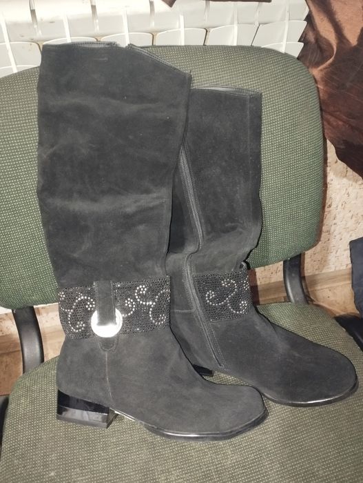 Продам вечерние сапоги женские зимние замшевые черные на меху 37 р.