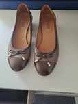 Sapatos rasos em pele (comprados na sapataria Max)