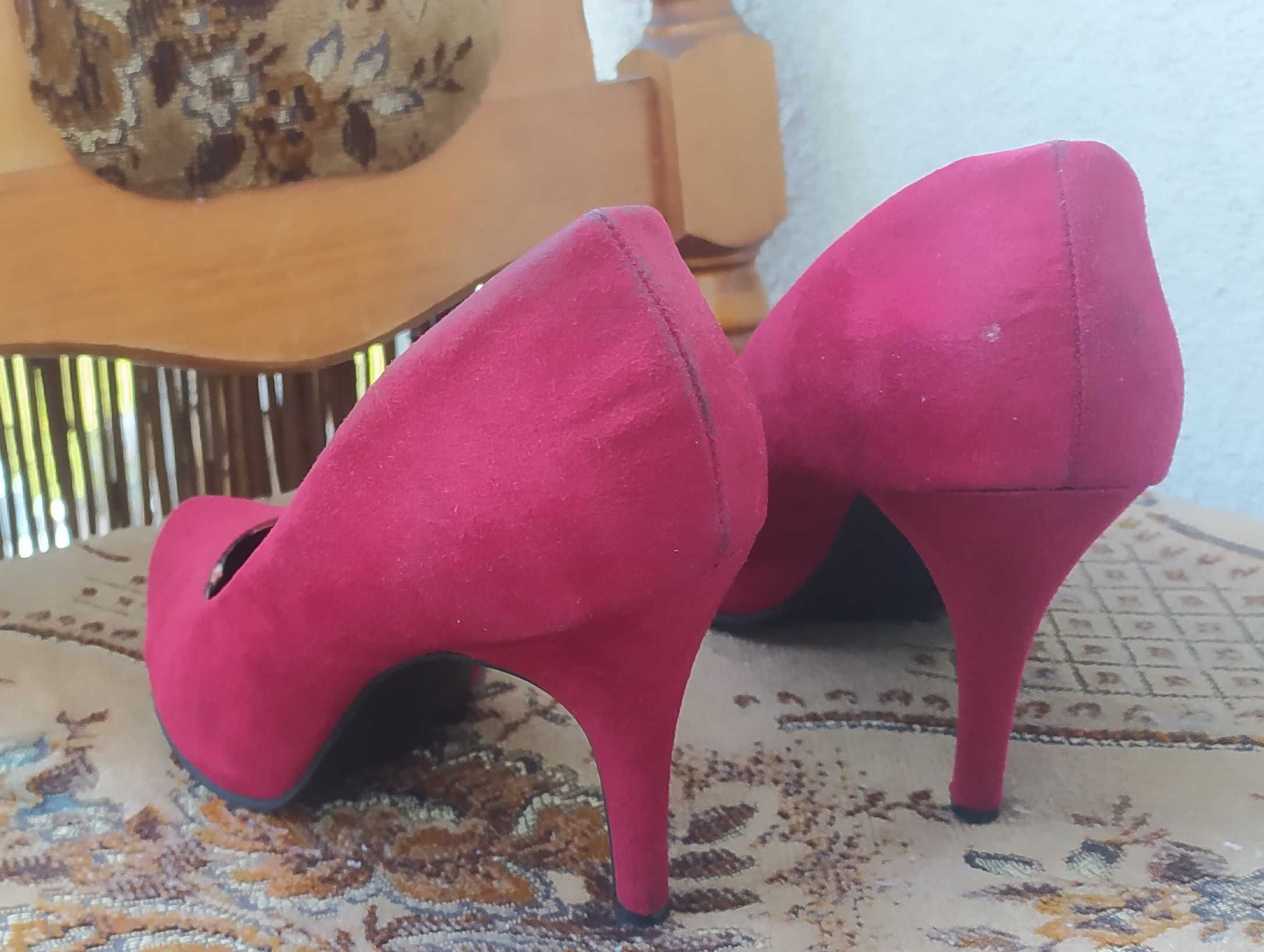 Sprzedam półbuty szpilki bordowe r.39