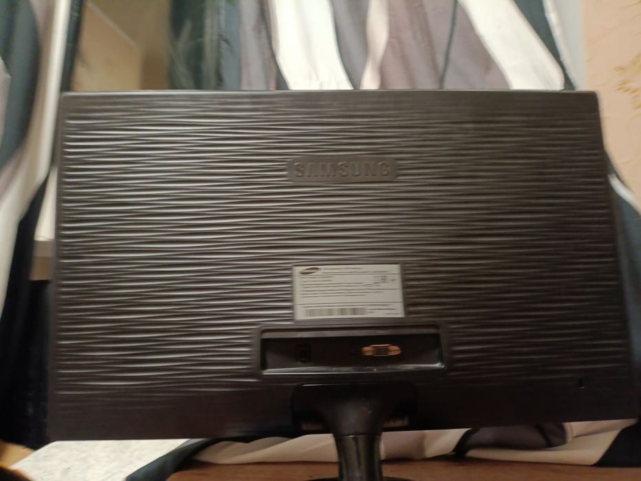 Монитор Samsung S22D300NY