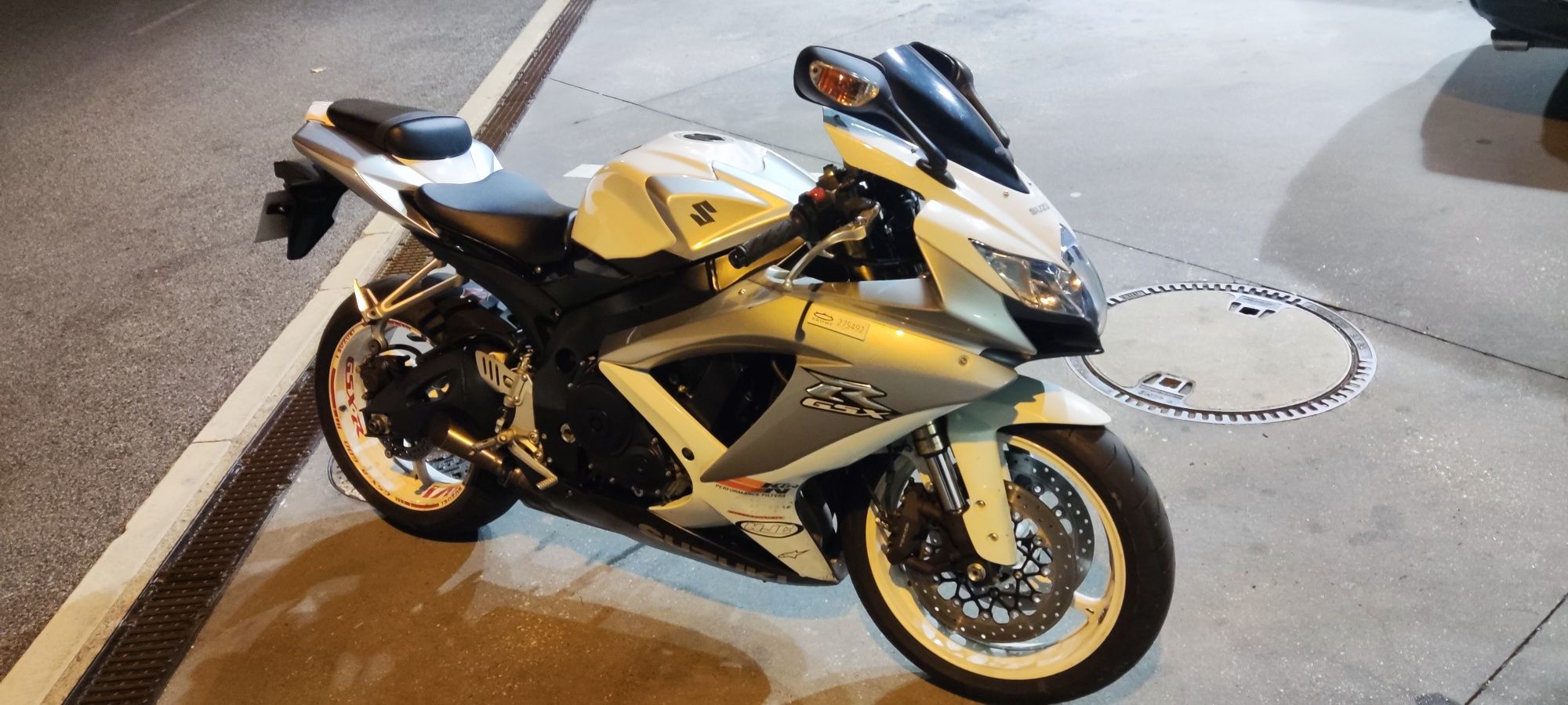 SUZUKI GSXR 600 K8