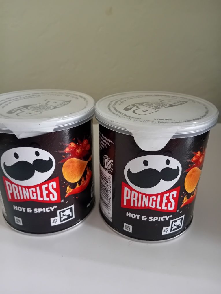 Chipsy PRINGLES hot & spice 8 sztuk 40g.