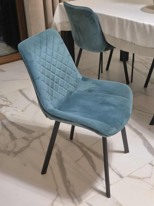 Krzesła welurowe do salonu 6 sztuk.