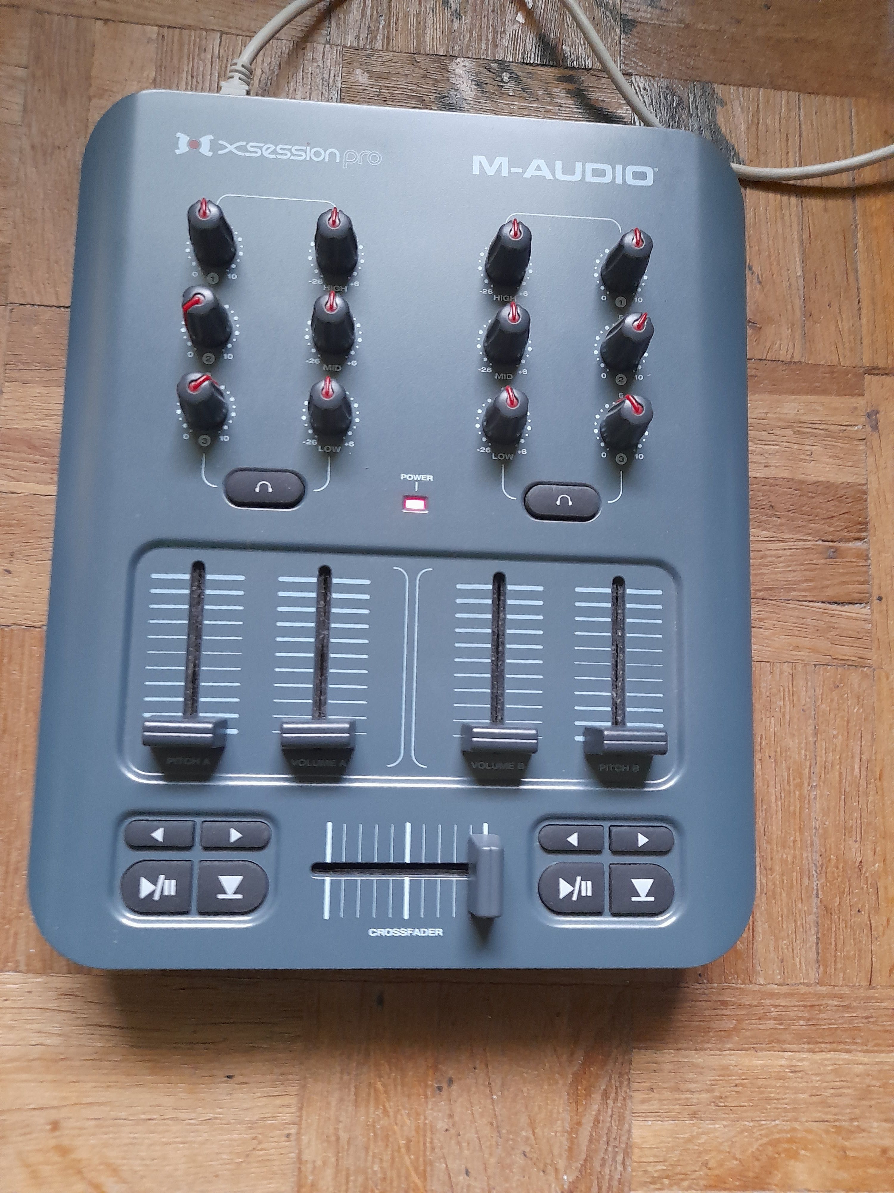 M-AUDIO XSESSION PRO Kontroler Midi do programów dj oraz midi