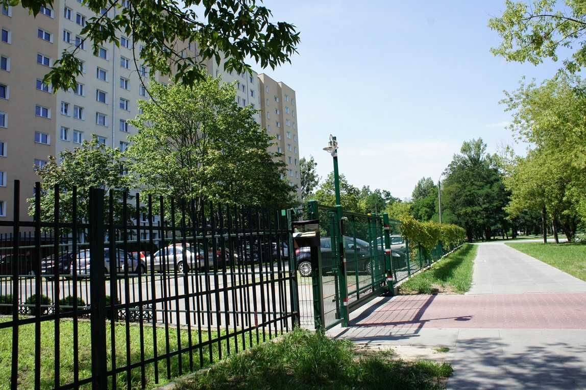 Duży pokój  z balkonem dla chłopaka - Bemowo 200 metrów od WAT