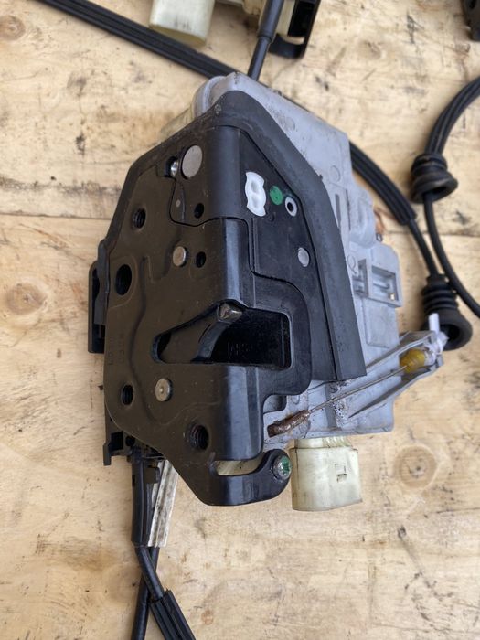 Замок дверей Дверний VW Passat B6 B7 Golf 4-5-6 Jetta 5 Touran Caddy