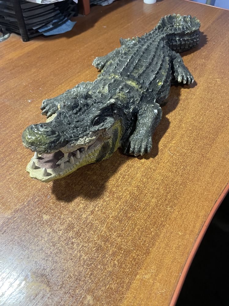 Продам статуя крокодила