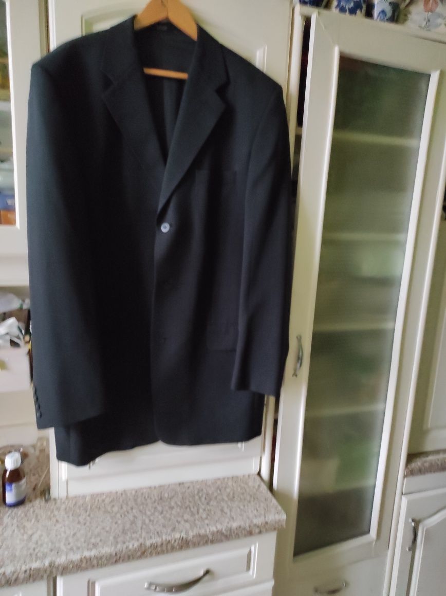 Trzyczęściowy garnitur meski-kolor czarny