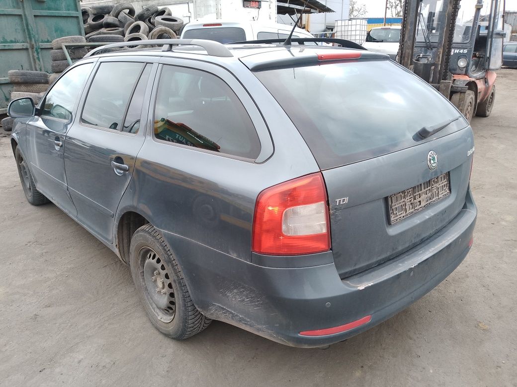 Skoda Octavia II LIFT 9901 na części Maksa zderzak lampy błotniki