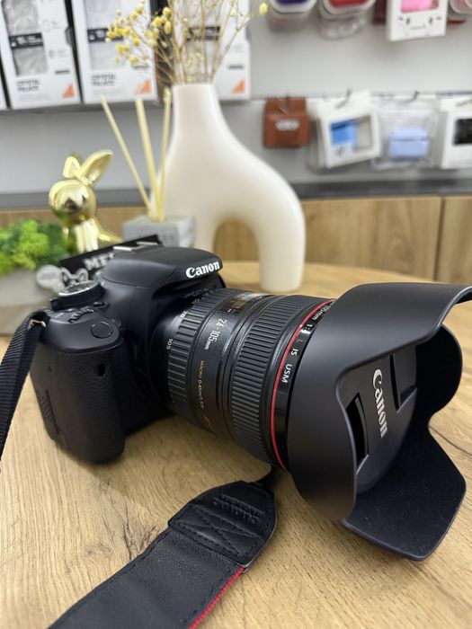 Професійний фотоаппаратCanon 600D , обьєктив Canon EF 24-105 512gb msd