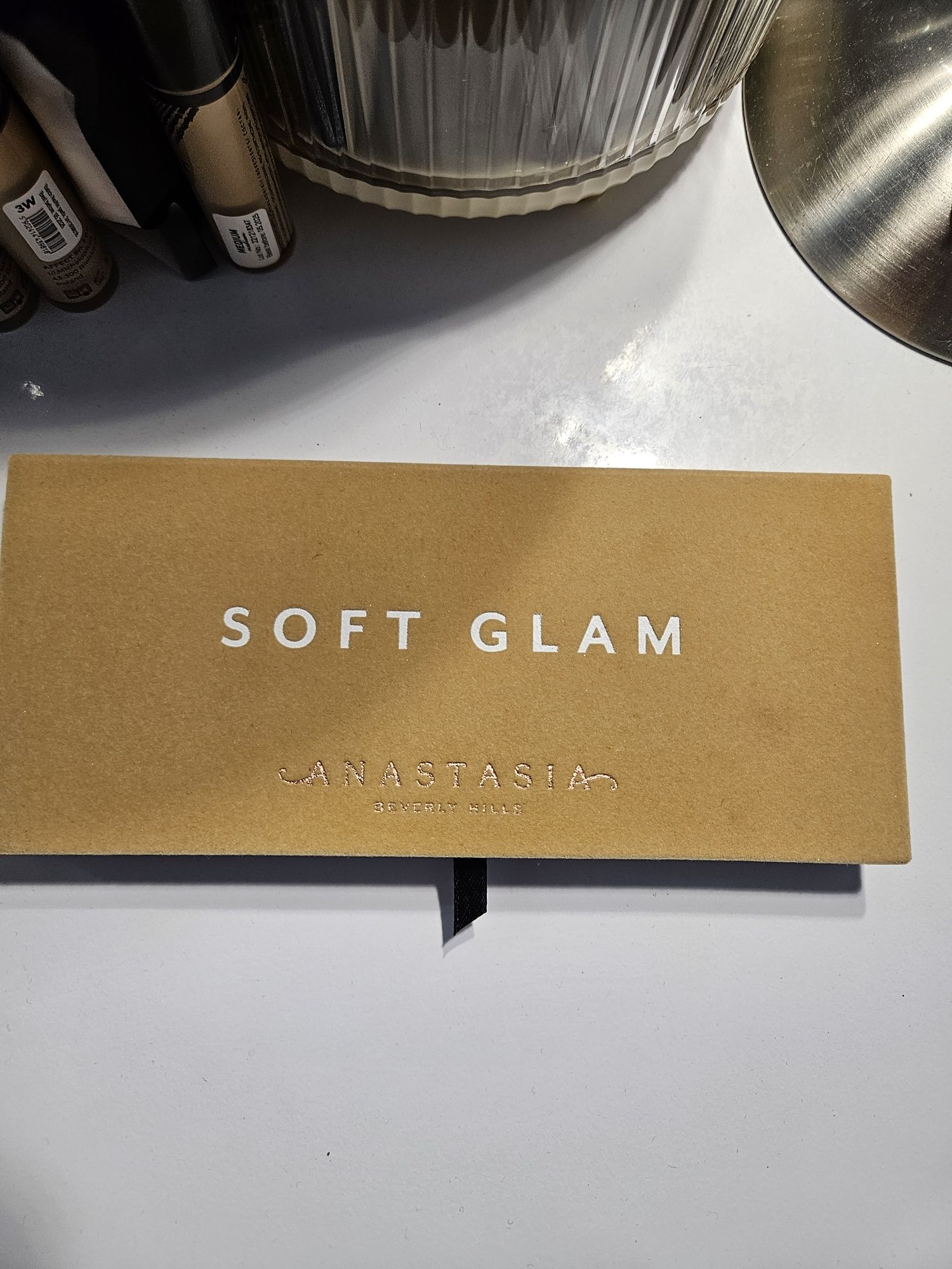 Anastasia Beverly Hills/SOFT GLAM/paleta cieni do powiek
