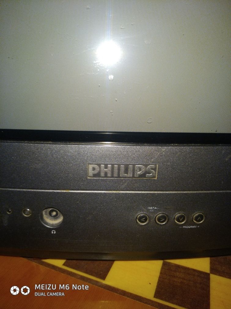 Отличный телевизор Philips.  3000грн