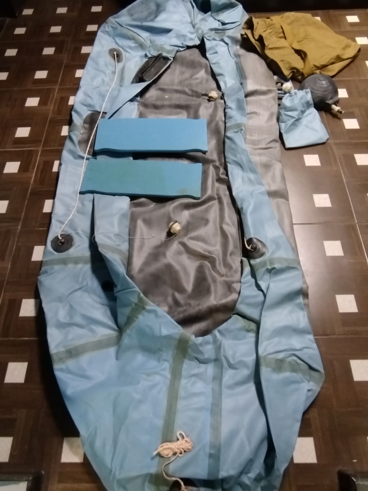 Лодка надувная (новая)язь-2