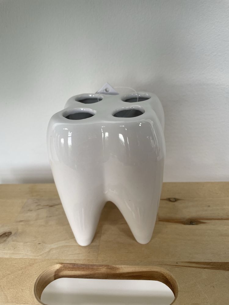 Kubek pojemnik uchwyt ceramiczny na szczoteczki w ksztalcie zęba