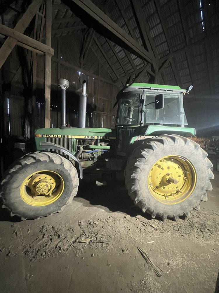 John Deere 4240S