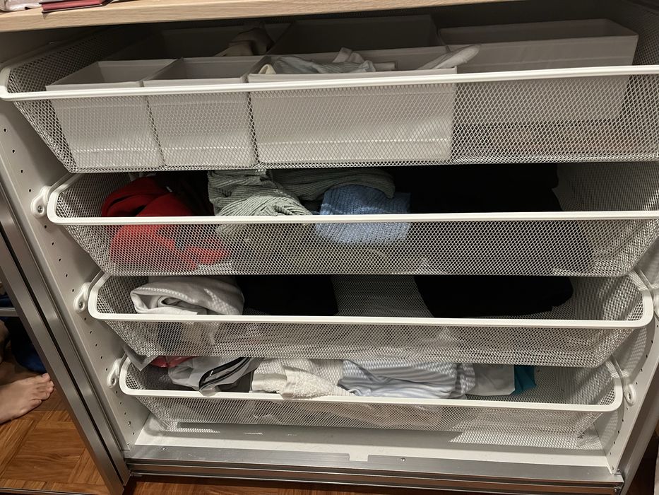 Roupeiro com espelho