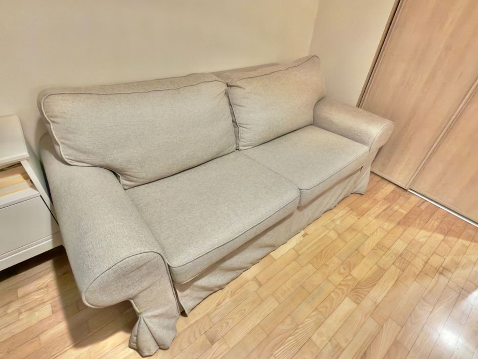 Sprzedam dwuosobową, mało używaną sofę EKTORP z funkcją spania.