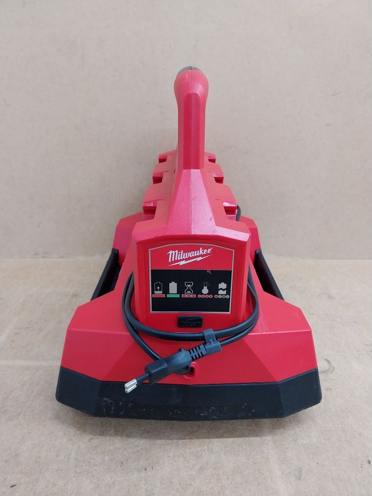 Milwaukee M18 PC6 Szybka Ładowarka 6-cio Portowa  2024r.
