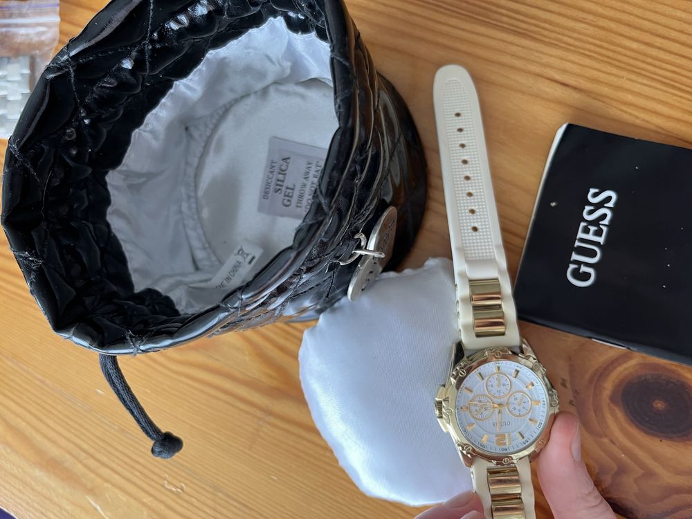 Продам часы Guess, бу