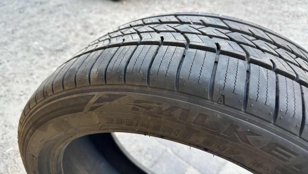 235/45 r18 резина 3 скати ( розмір однаковий візерунок різний ) стан +