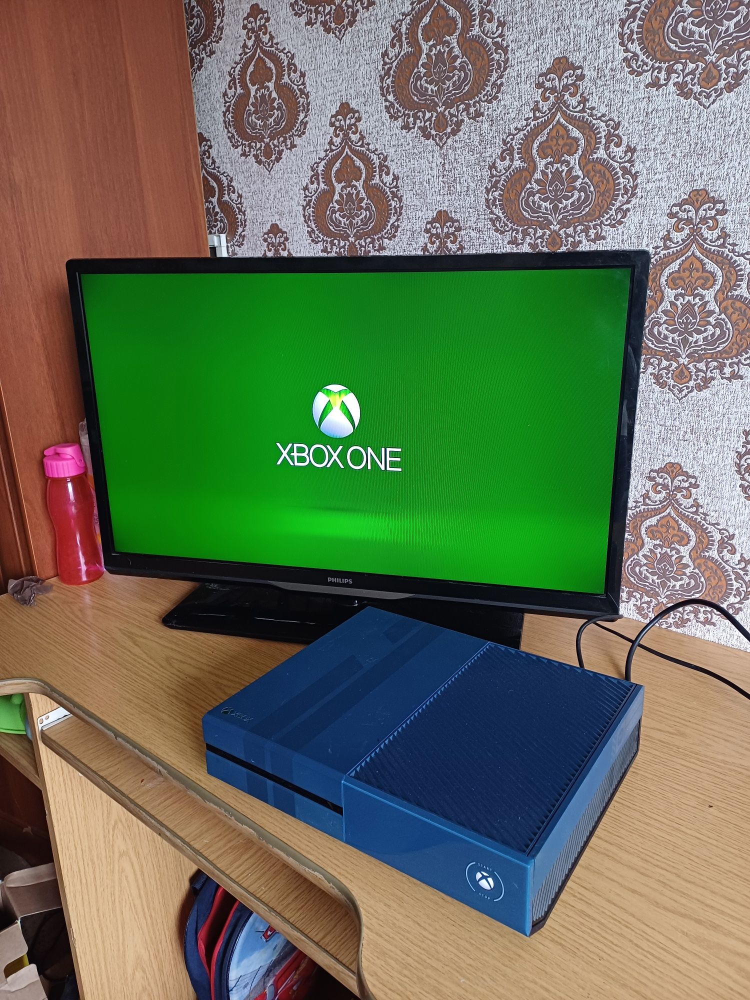Продам приставку xbox one  console