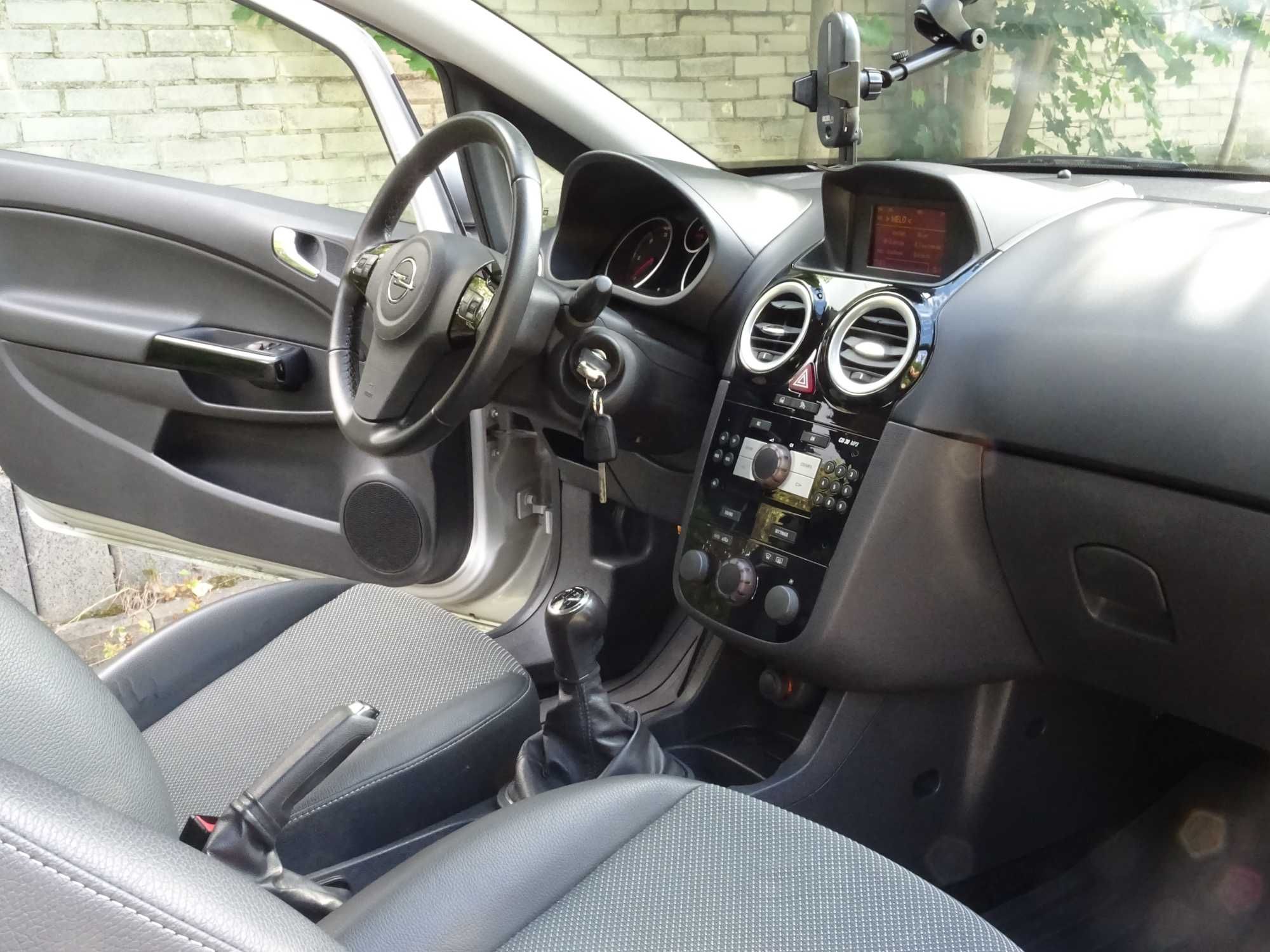 Opel Corsa D # COSMO skóra_duże radio # 102.000 Przebiegu !# 1.3 cdti