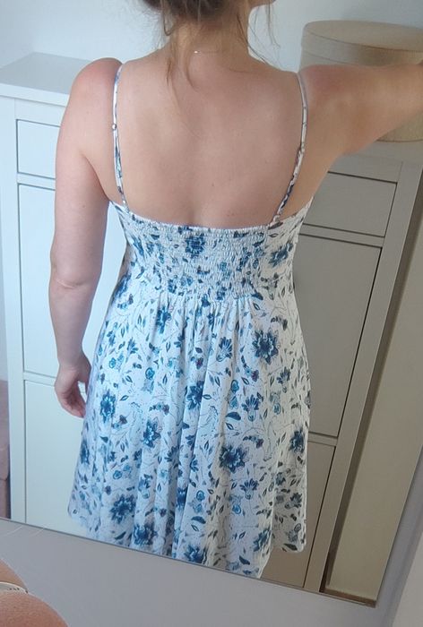 Śliczna letnia sukienka w kwiatuszki M/38/10 GAP 100% wiskoza viscose