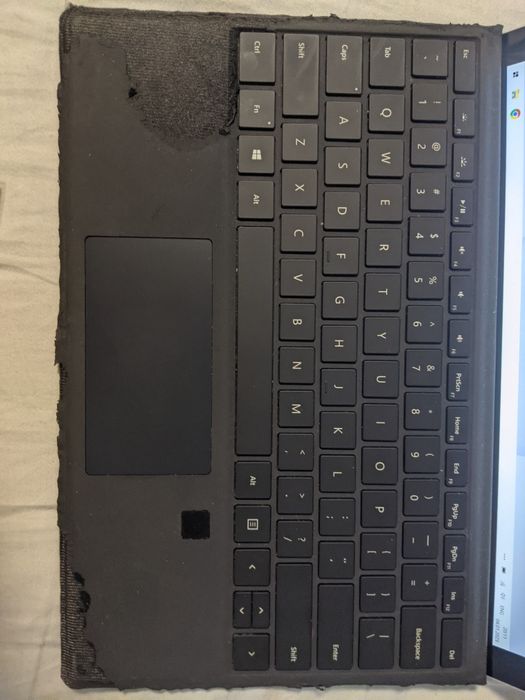 Microsoft Surface Pro 1796 m3-7Y30/4Gb/128Gb с зарядкой и клавиатурой